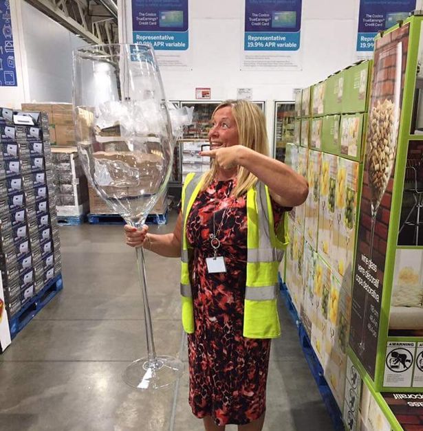 巨大ワイングラス
